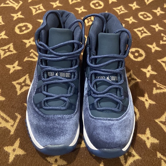 Blue Jordan 11 Retro Sneakers - Picture 11 of 12
